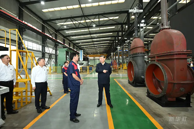 President-Xi-inspected-a-valve-factory-2