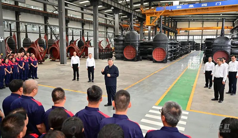 President-Xi-inspected-a-valve-factory-4
